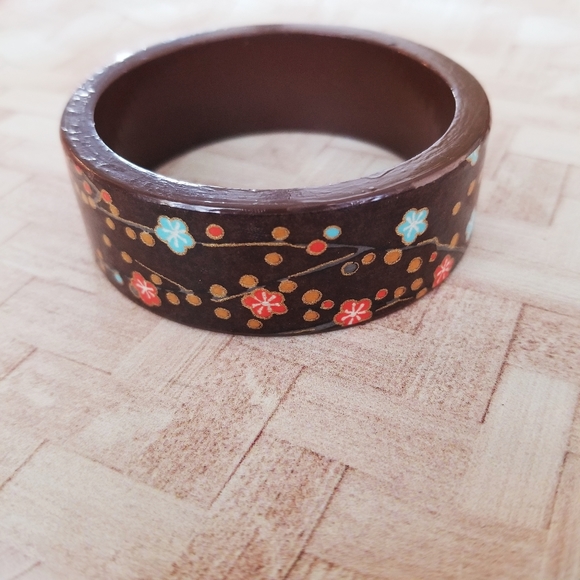 Vintage, Boho Wooden Floral Bangle Bracelet - Picture 10 of 12